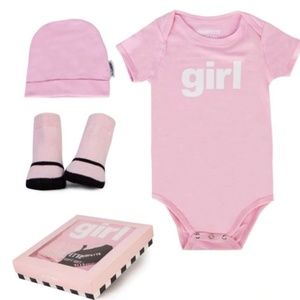 Girl 3-Piece Bodysuit/Onsie, Hat & Socks Gift Set